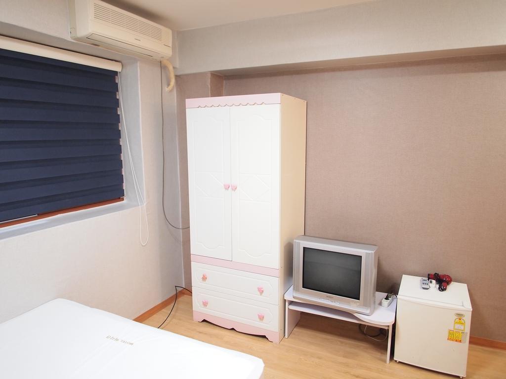 Shinchon Hostel Сеул Стая снимка